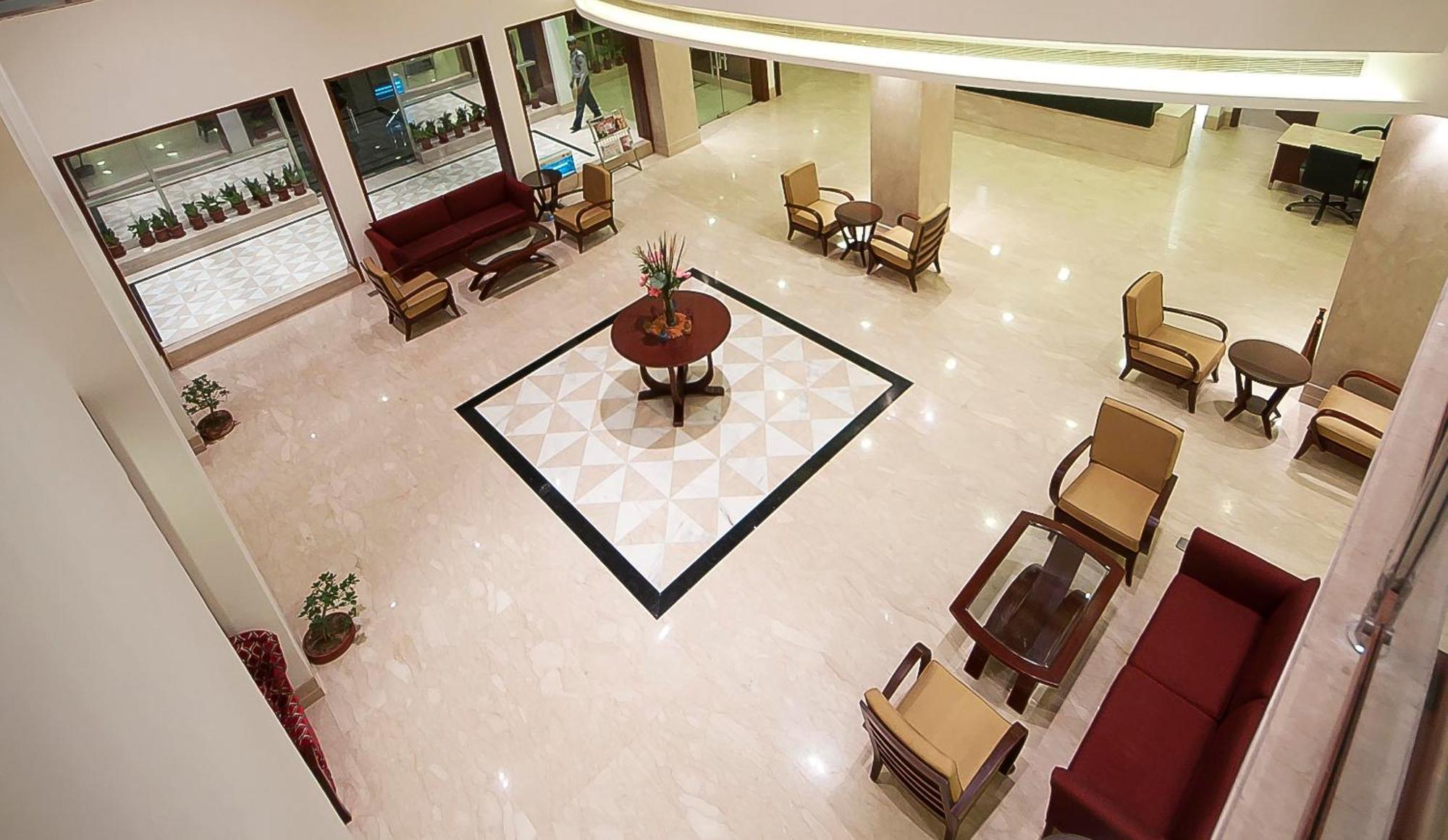 פנצ'קולה The Golden Plaza Hotel מראה חיצוני תמונה