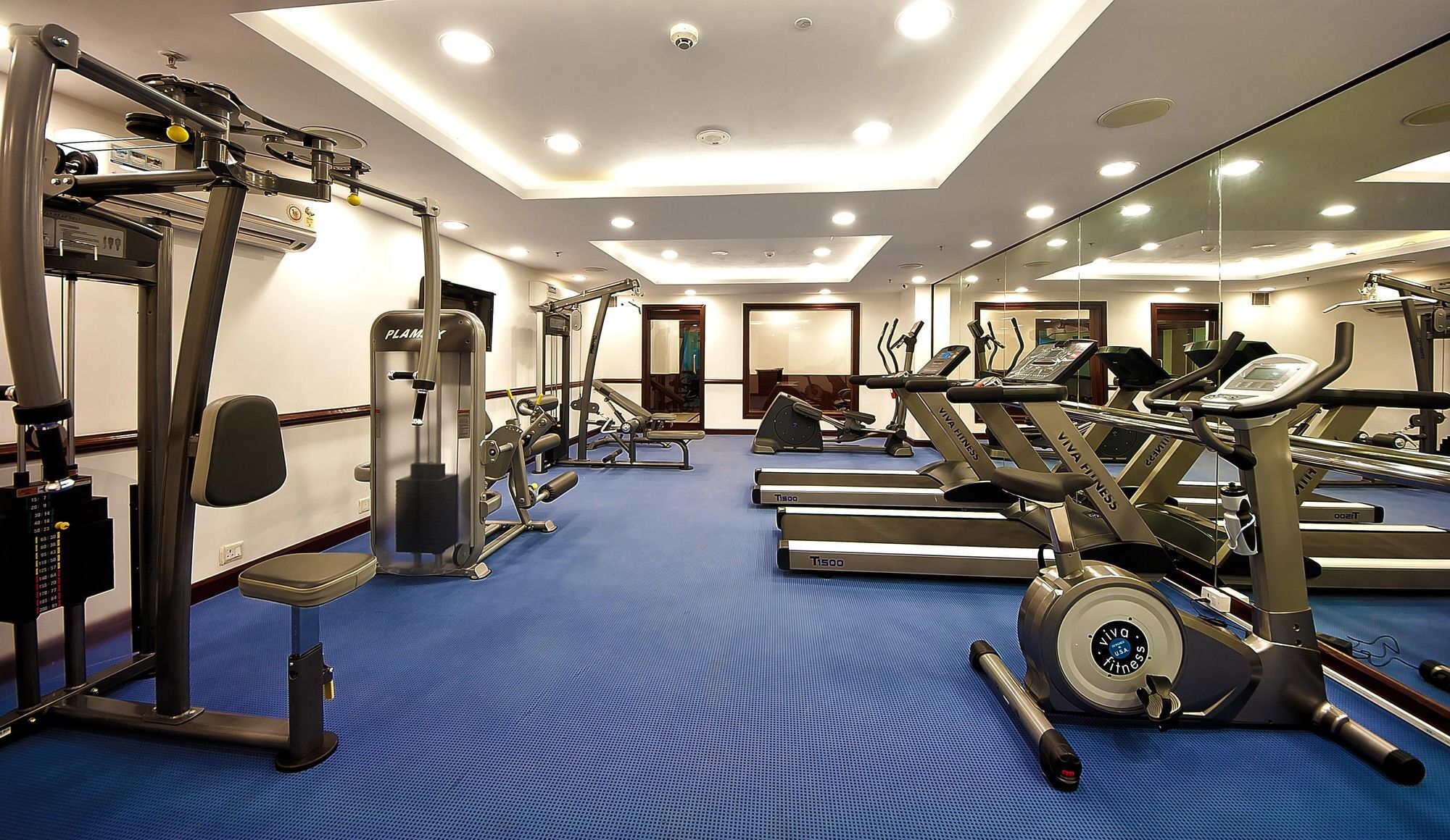 פנצ'קולה The Golden Plaza Hotel מראה חיצוני תמונה