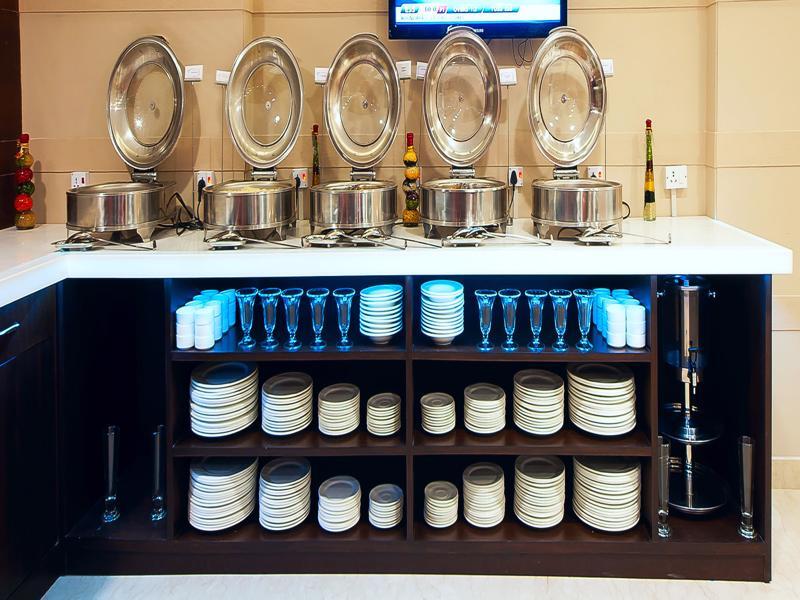 פנצ'קולה The Golden Plaza Hotel מראה חיצוני תמונה