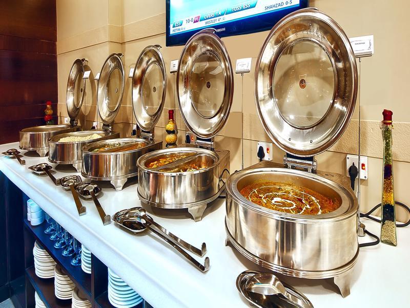 פנצ'קולה The Golden Plaza Hotel מראה חיצוני תמונה