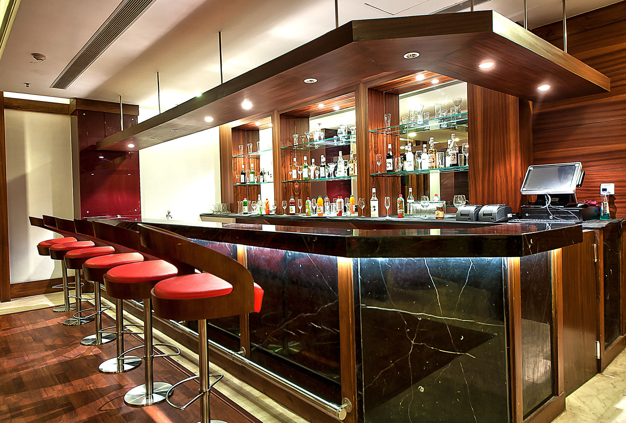 פנצ'קולה The Golden Plaza Hotel מראה חיצוני תמונה