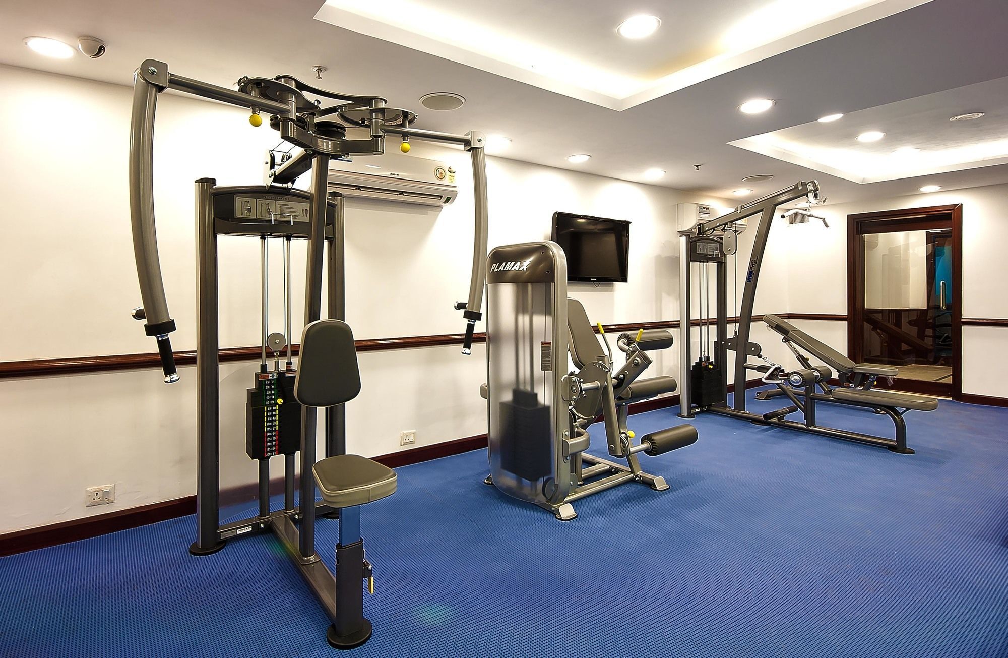 פנצ'קולה The Golden Plaza Hotel מראה חיצוני תמונה
