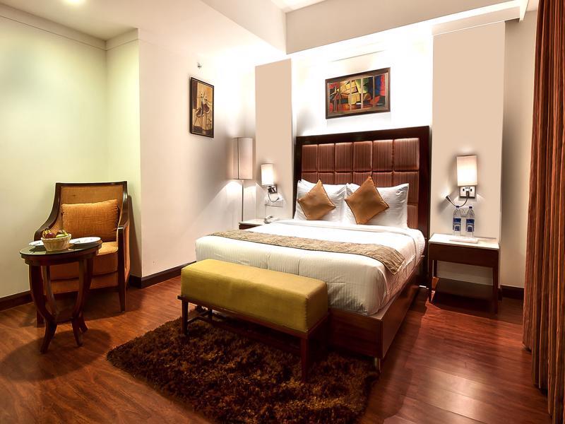 פנצ'קולה The Golden Plaza Hotel מראה חיצוני תמונה