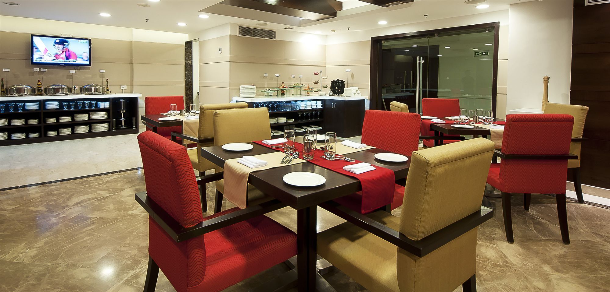 פנצ'קולה The Golden Plaza Hotel מראה חיצוני תמונה