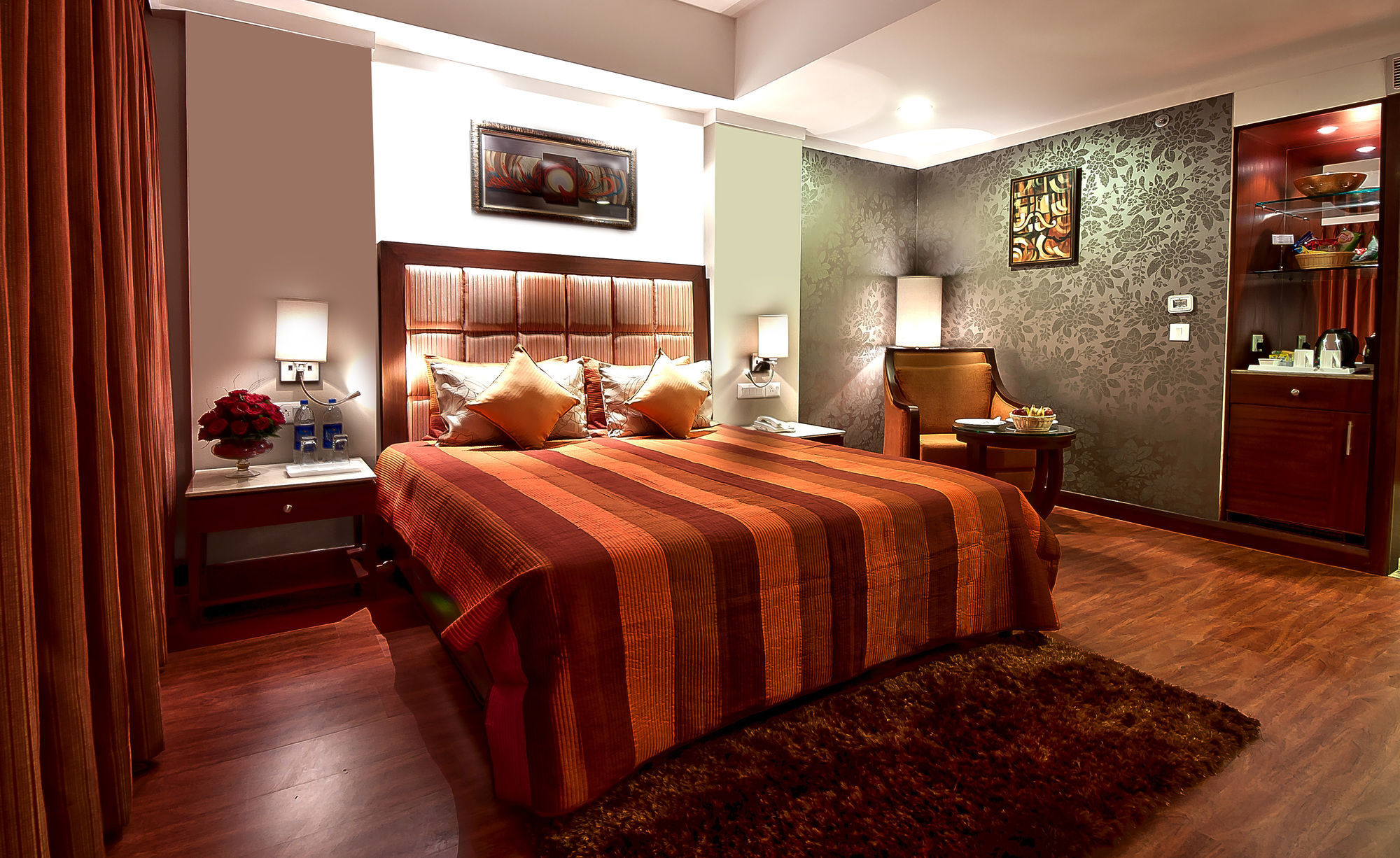 פנצ'קולה The Golden Plaza Hotel מראה חיצוני תמונה